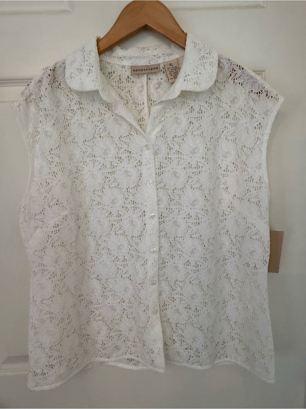 NWT VINTAGE APOSTROPHE SLEEVELESS LACE BUTTON UP TOP FOR WOMEN

SZ XL